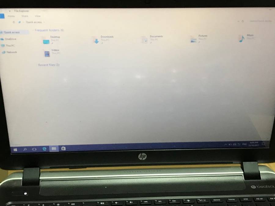 HP PAVILION 15  NOTEBOOK | CORE i3 4030U @ 1.9GHZ | 6GB RAM | 500GB HDD | WIN 10 LAPTOP