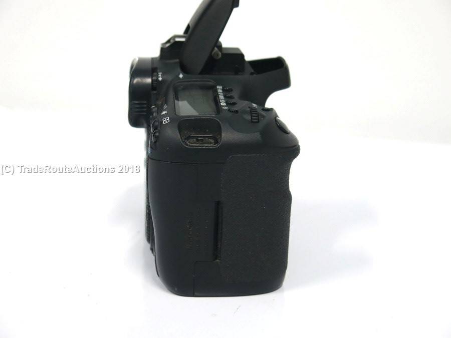 Canon EOS 7D 18MP PROFESSIONAL Digital SLR Camera (BODY) - 18 Megapixels