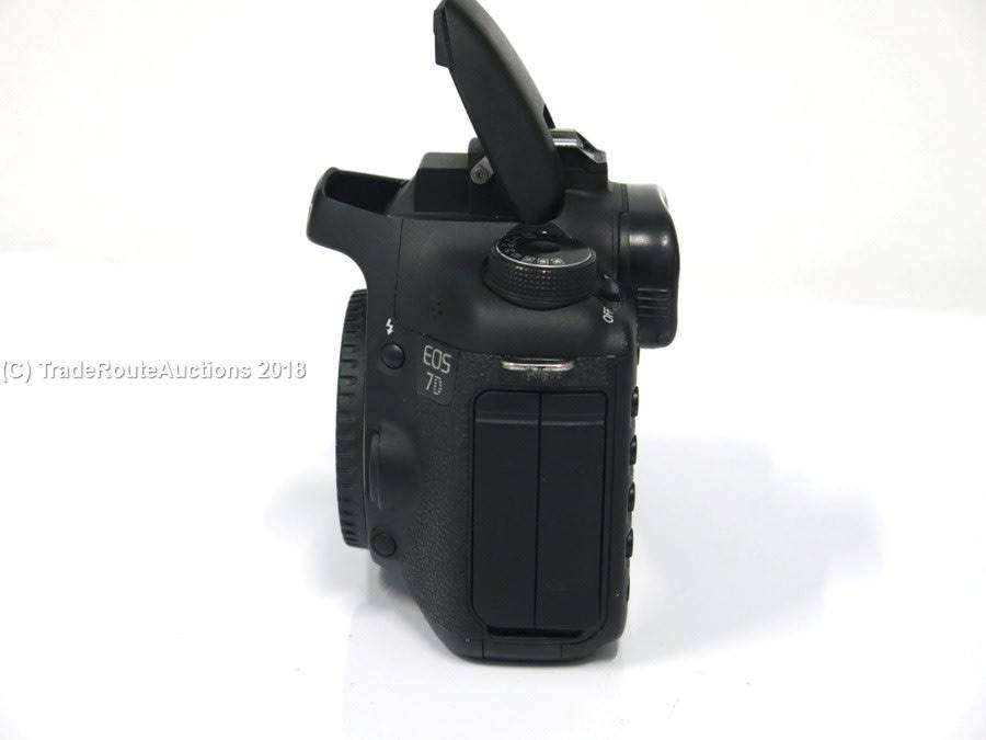 Canon EOS 7D 18MP PROFESSIONAL Digital SLR Camera (BODY) - 18 Megapixels