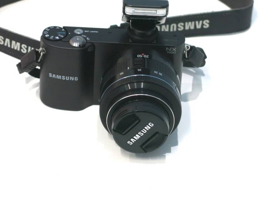 Samsung NX1100 20.3MP CMOS Smart | WiFi | FULL HD | Digital Camera + 20-50mm Lens