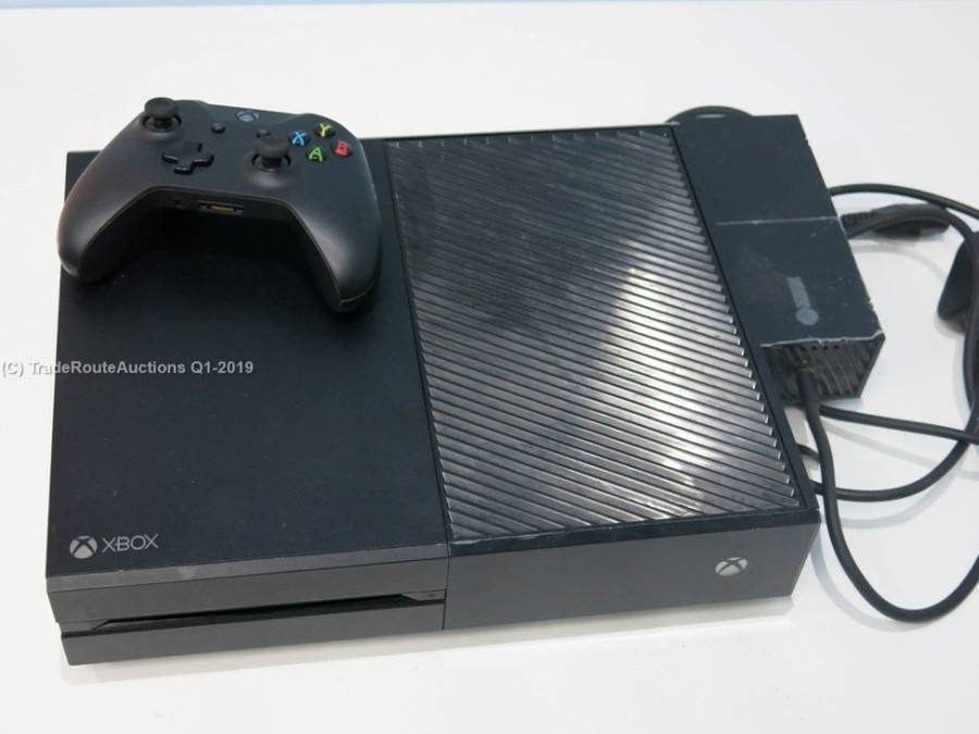Microsoft Xbox One 500GB Model 1540 Gaming Console + 1 Controller