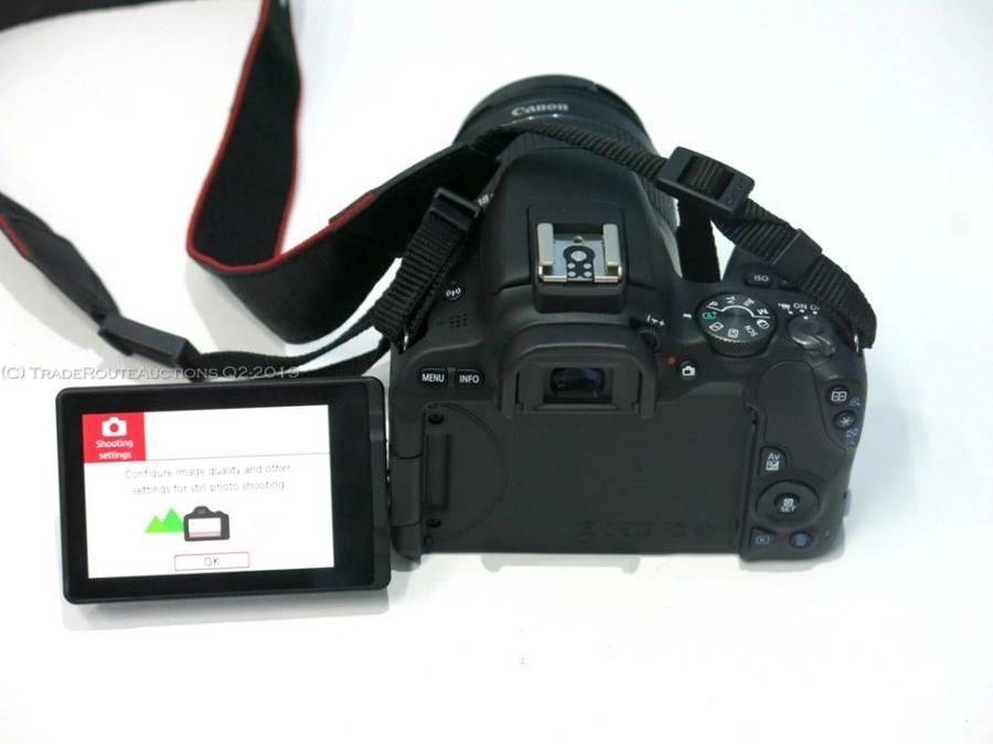 Canon EOS 200D DSLR Camera - 24.2MP - DIGIC 7 - with Canon 18-55 III Lens kit