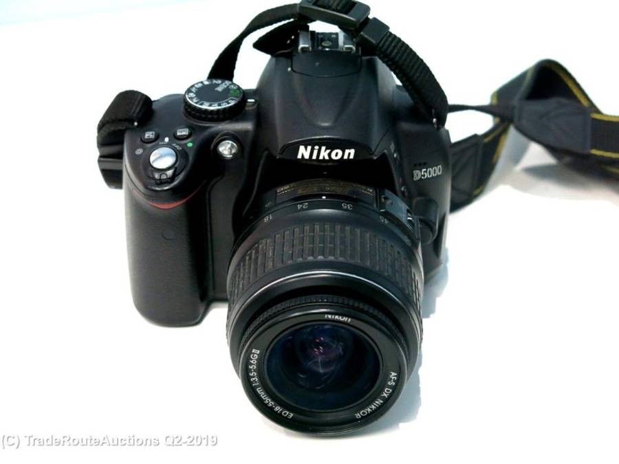 NIKON D5000 DSLR CAMERA BODY with Nikon 18-55mm  LENS KIT