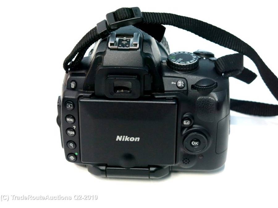 NIKON D5000 DSLR CAMERA BODY with Nikon 18-55mm  LENS KIT