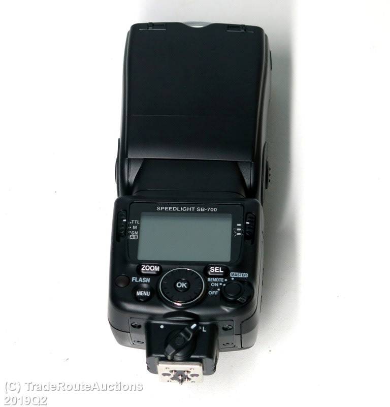 Nikon SB-700 Speedlight Flash - Flash light for Nikon DSLR Cameras