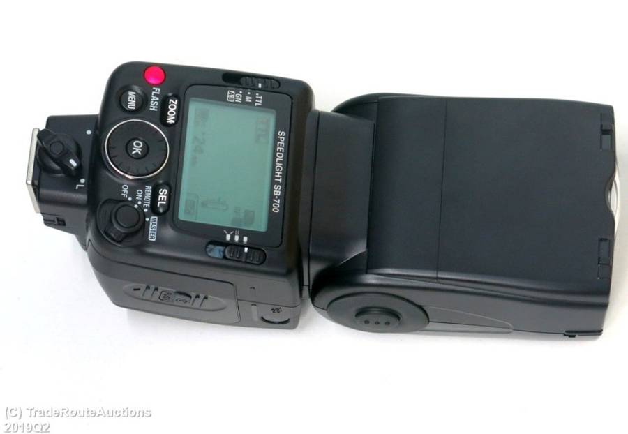 Nikon SB-700 Speedlight Flash - Flash light for Nikon DSLR Cameras