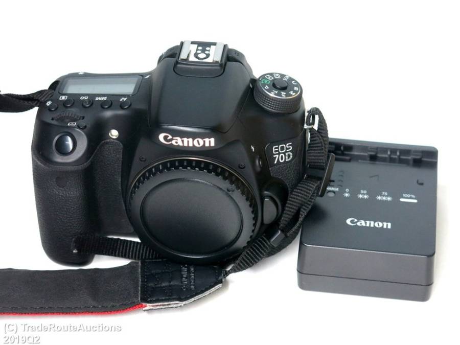 Canon EOS 70D DIGITAL SLR CAMERA BODY ONLY | BUILT IN WIFI | 7 FRAMES /SEC | 20.2 MP FULL HD