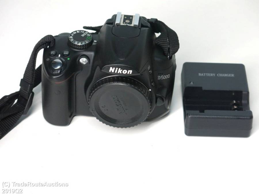 NIKON D5000 DIGITAL SLR CAMERA BODY ONLY WITH 2.7-inch Vari-angle LCD