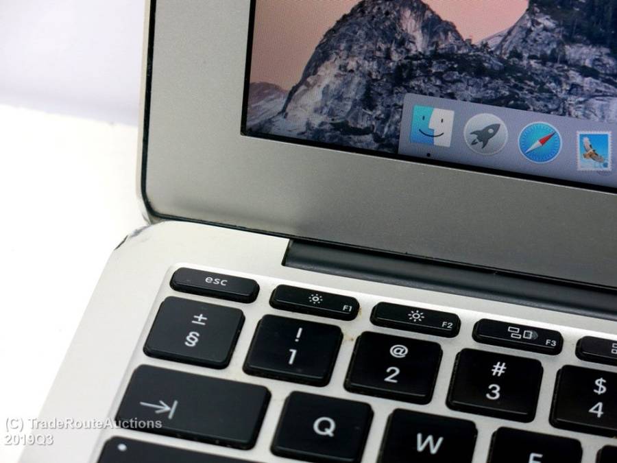 MacBook Air 11.6-inch | Core i5 1.3GHz | 4GB DDR3 RAM | 128GB SSD FLASH - Macbook Air MID 2013