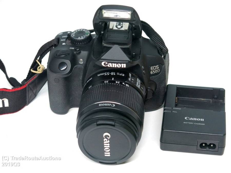CANON 650D Digital SLR CAMERA with Canon 18-55mm Lens (18 Megapixels) DSLR Camera Kit