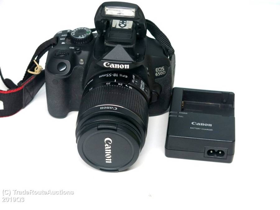 CANON 650D Digital SLR CAMERA with Canon 18-55mm Lens (18 Megapixels) DSLR Camera Kit