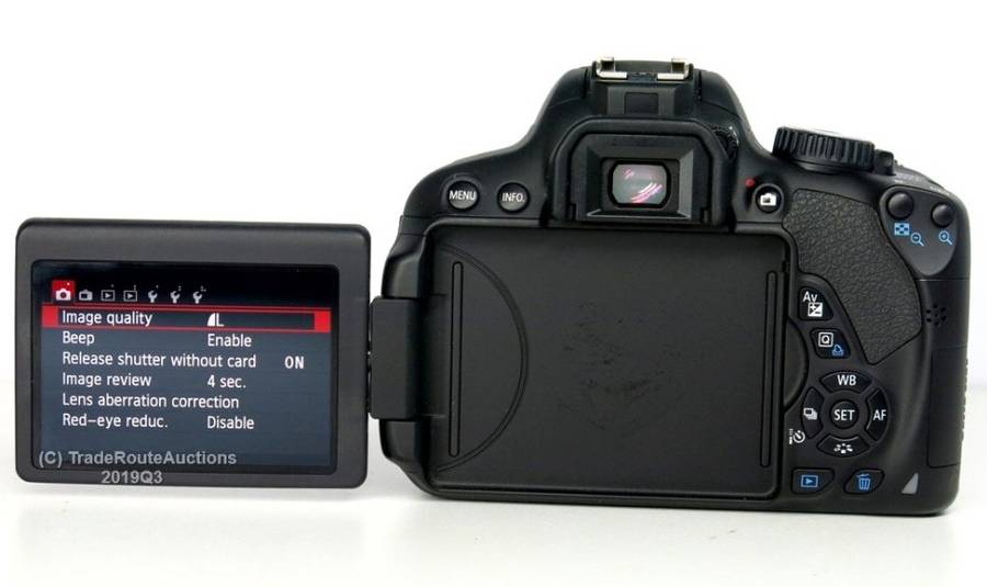 CANON 650D Digital SLR CAMERA with Canon 18-55mm Lens (18 Megapixels) DSLR Camera Kit