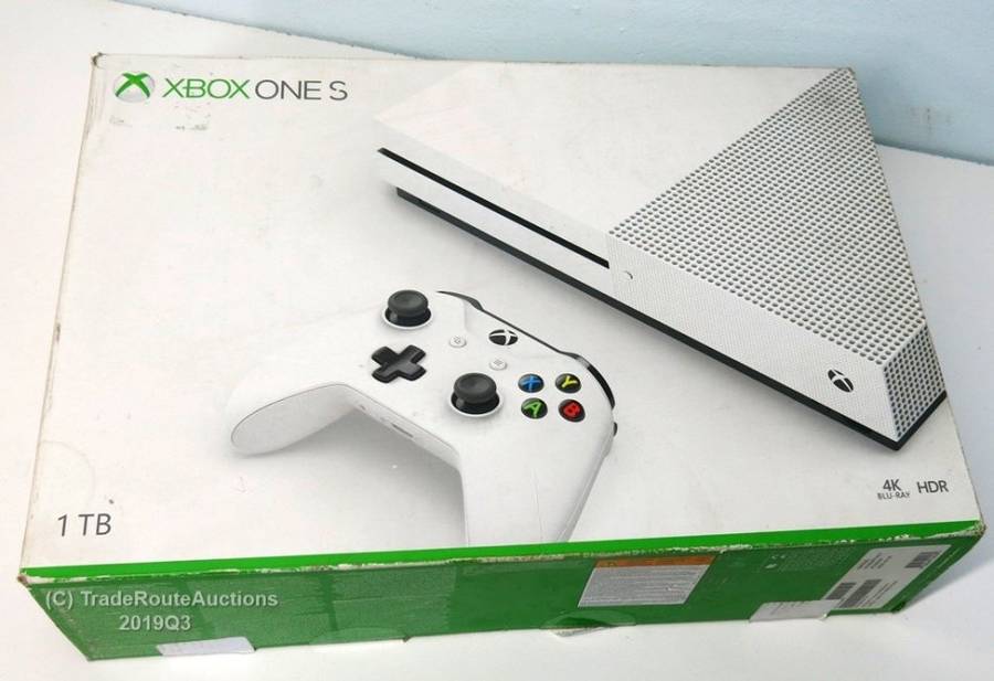 BOXED - Microsoft Xbox One S 1TB Console (WHITE) Model 1681 + 1 Controller