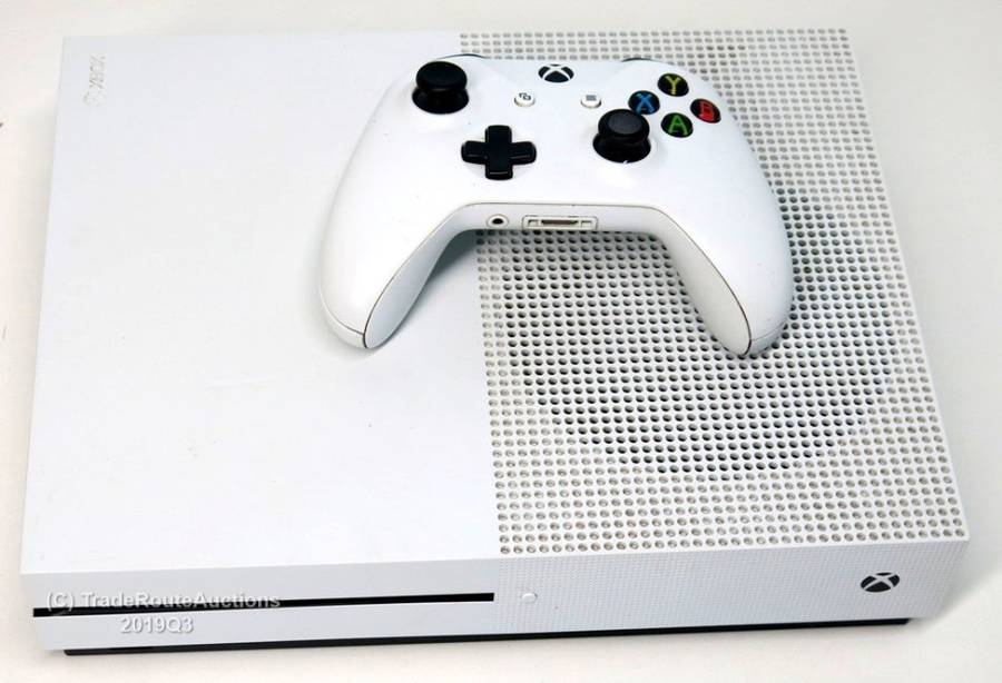 BOXED - Microsoft Xbox One S 1TB Console (WHITE) Model 1681 + 1 Controller