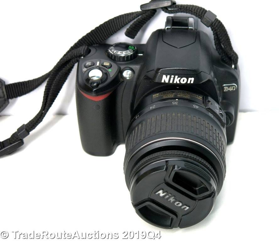 NIKON D40 Professional Digital SLR camera body + NIKKOR 18-55MM LENS KIT