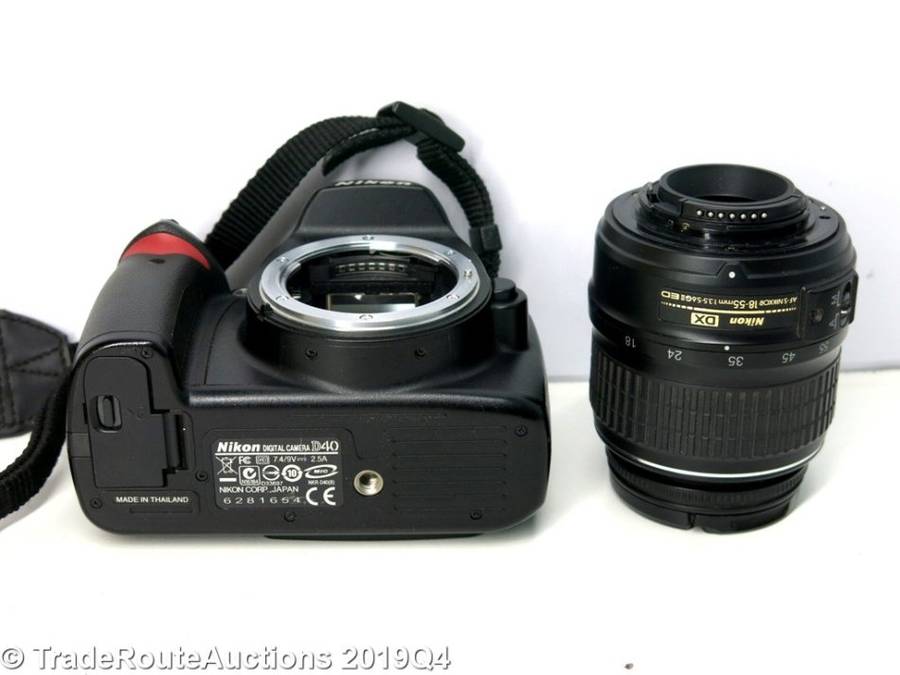 NIKON D40 Professional Digital SLR camera body + NIKKOR 18-55MM LENS KIT