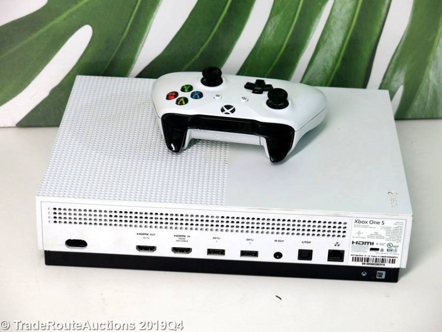 Microsoft Xbox One S 1TB Console (WHITE) Model 1681 + 1 Controller