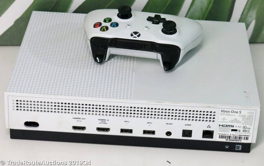 Microsoft Xbox One S 1TB Console (WHITE) Model 1681 + 1 Controller