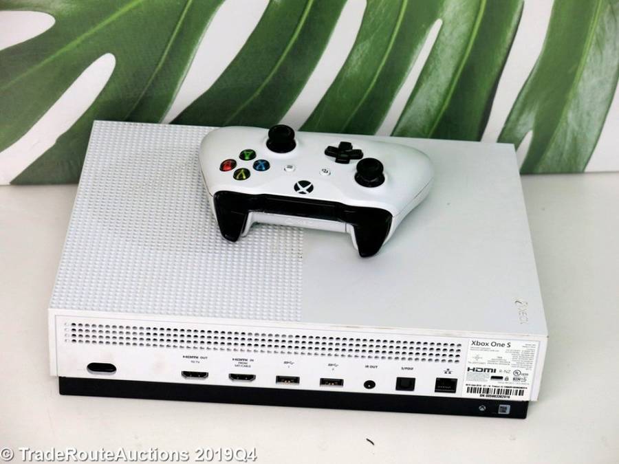 Microsoft Xbox One S 1TB Console (WHITE) Model 1681 + 1 Controller