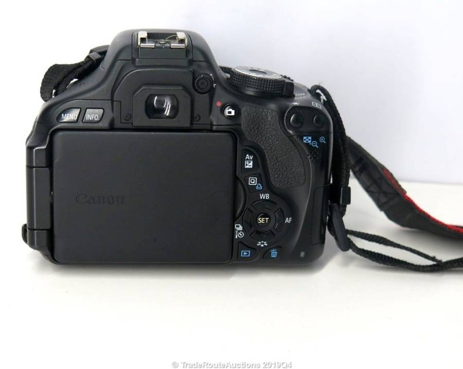 Canon EOS 600D DSLR CAMERA with Canon 18-55 Lens Camera Kit