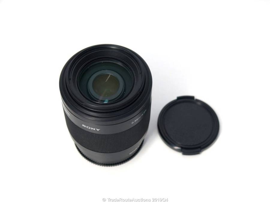 Sony 55-200mm f/4-5.6 Compact Super Telephoto Zoom Lens - For Sony DSLR Cameras