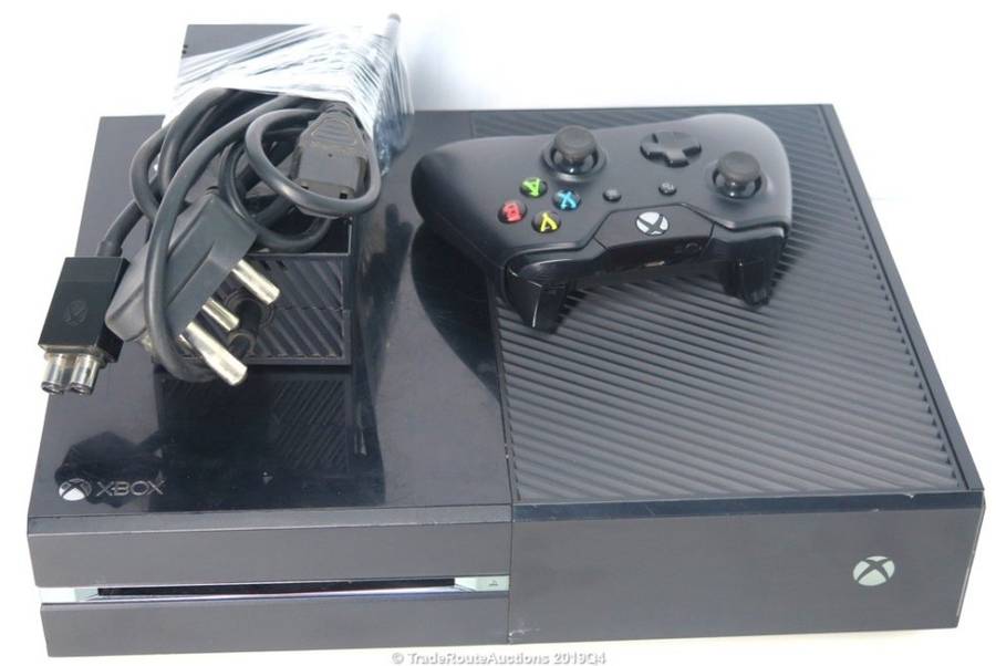 Microsoft Xbox One 500GB Model 1540 Gaming Console + 1 Controller