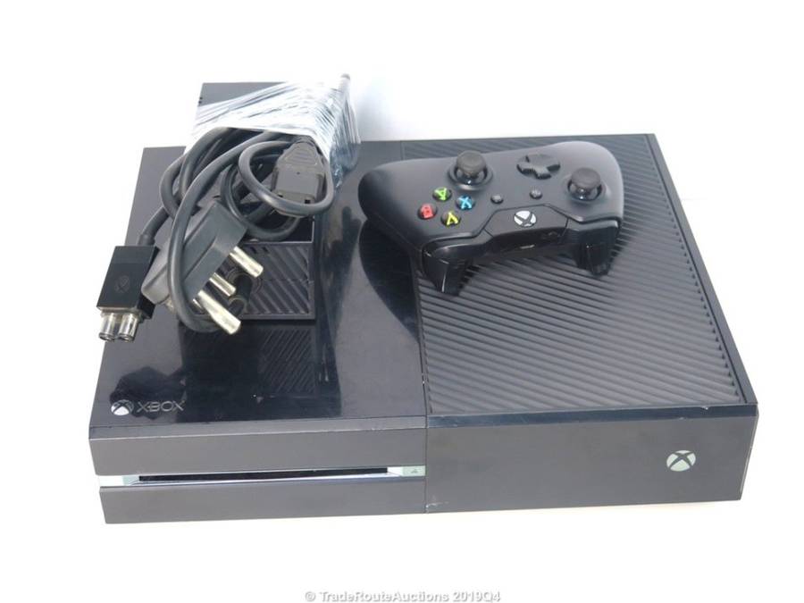 Microsoft Xbox One 500GB Model 1540 Gaming Console + 1 Controller