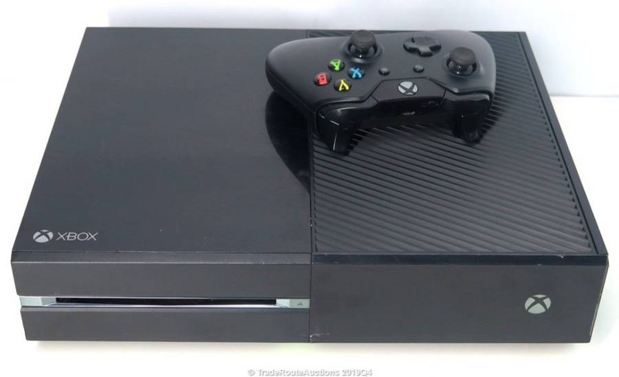 Microsoft Xbox One 500GB Model 1540 Gaming Console + 1 Controller