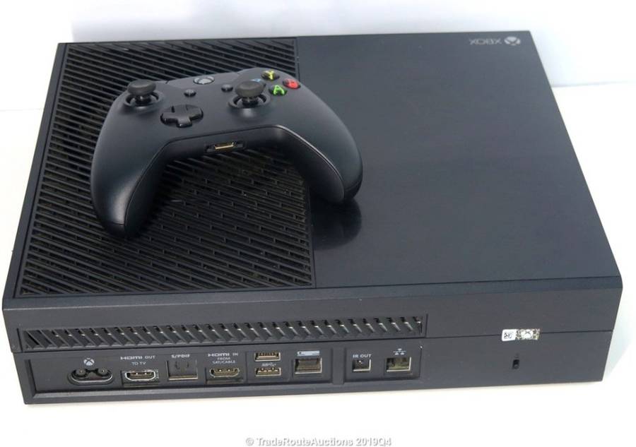 Microsoft Xbox One 500GB Model 1540 Gaming Console + 1 Controller