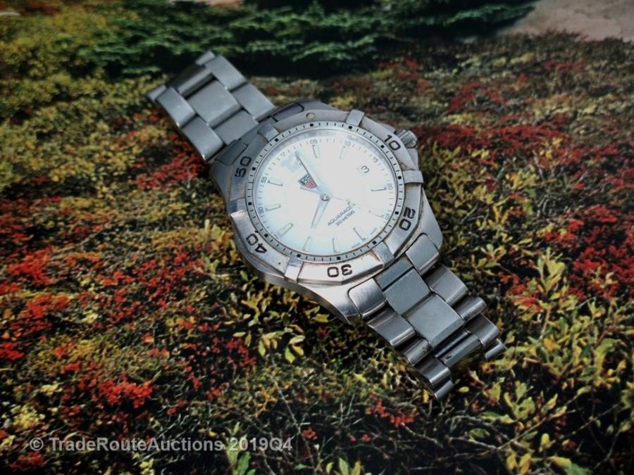 Tag Heuer Aquaracer Quartz Mens Wristwatch Model WAF1111 White Dial