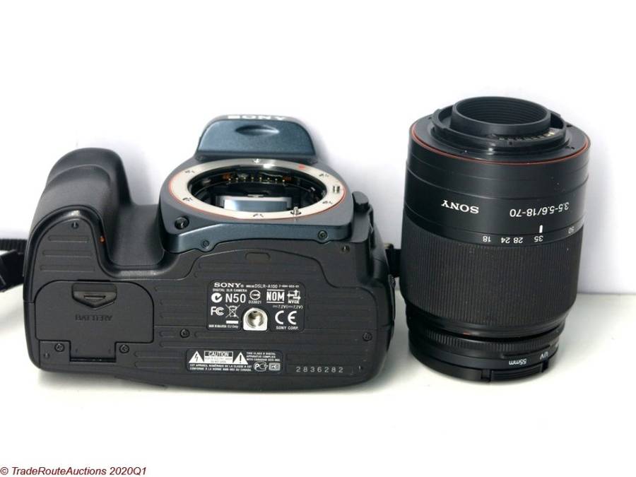 SONY ALPHA A100 DSLR PROFESSIONAL DIGITAL CAMERA + 18-70mm SONY LENS KIT