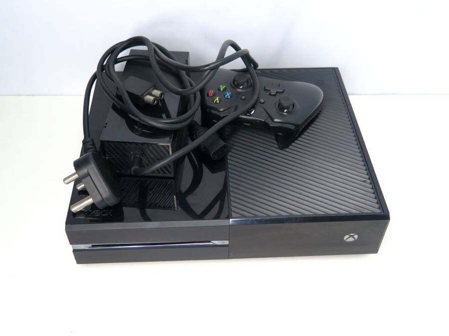 Microsoft Xbox One 500GB Model 1540 Gaming  Console + 1 Controller  + FIFA15 XBOX ONE GAME