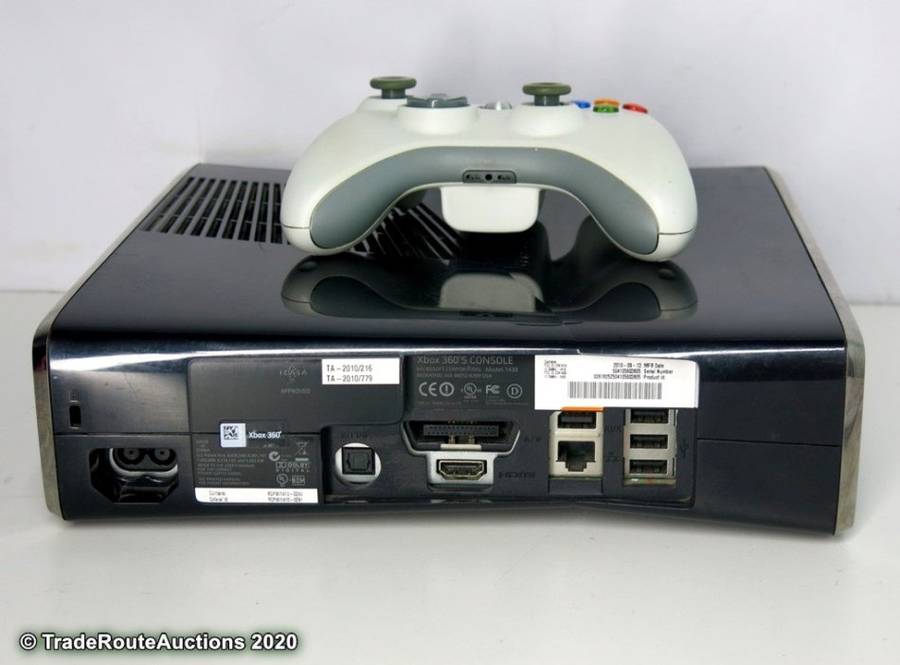 Microsoft Xbox 360 S Gaming Console + 1 Controller Model 1439