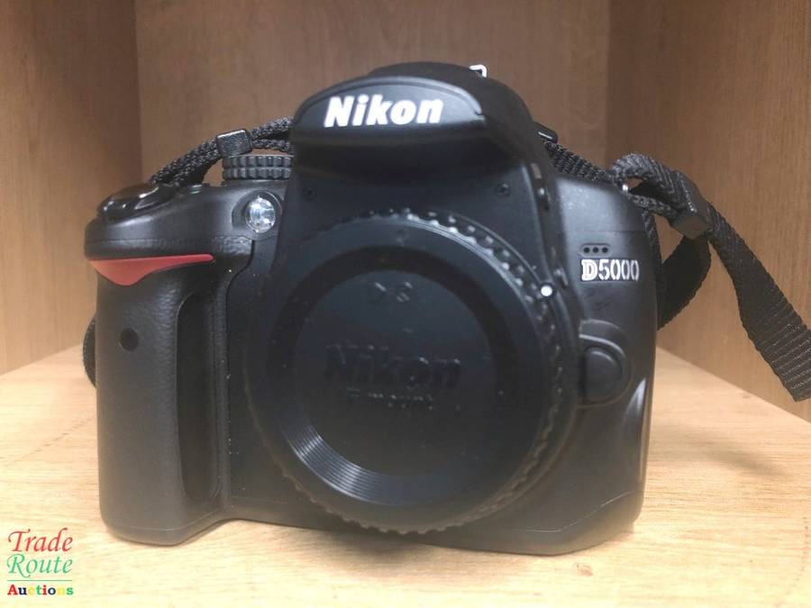 NIKON D5000 DIGITAL SLR CAMERA BODY ONLY WITH 2.7-inch Vari-angle LCD