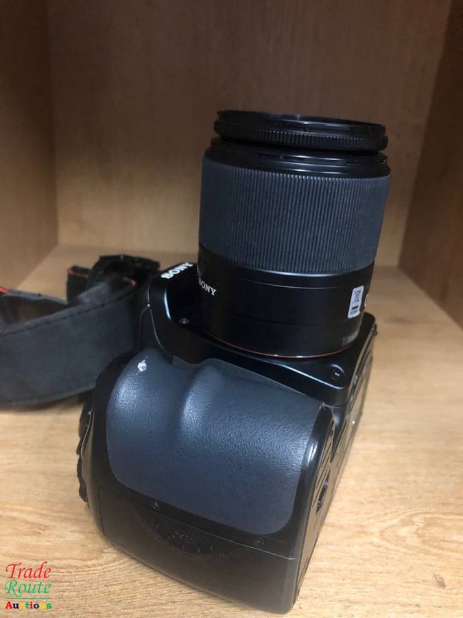 SONY ALPHA A100 DSLR PROFESSIONAL DIGITAL CAMERA + 18-70mm SONY LENS KIT