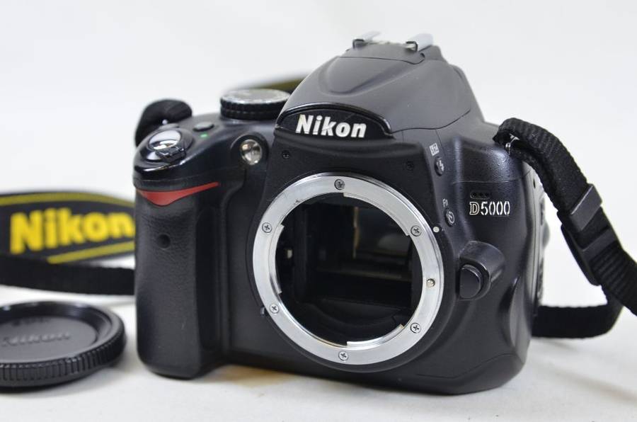 NIKON D5000 DIGITAL SLR CAMERA BODY ONLY WITH 2.7-inch Vari-angle LCD