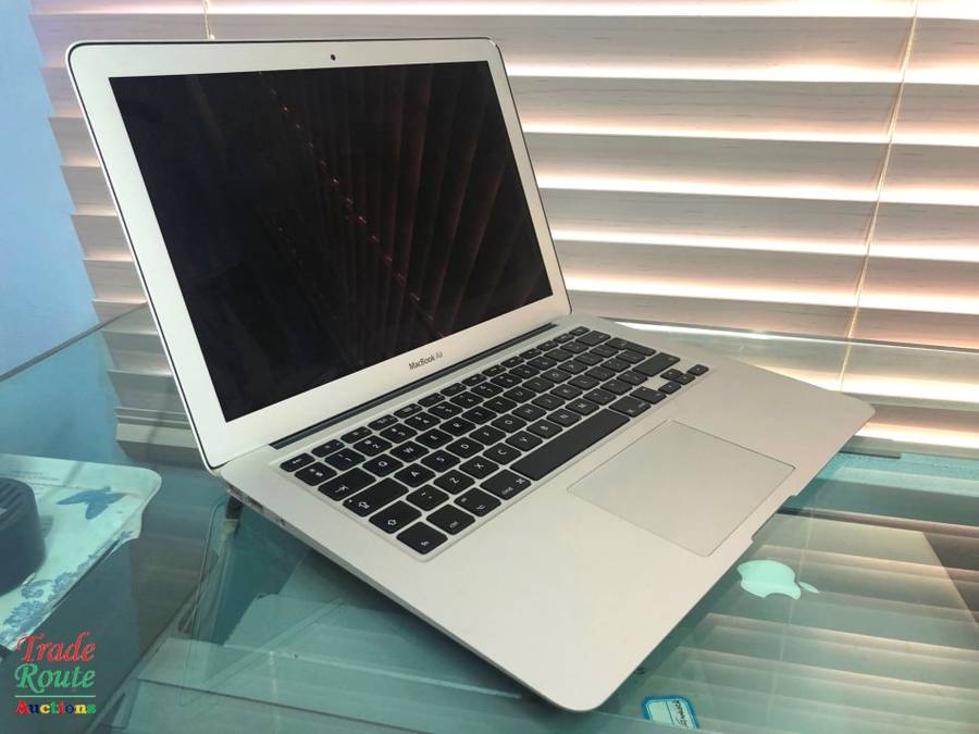READ ** Apple MacBook Air 13.3-inch | Core i5 1.7GHz | 4GB RAM | 128GB SSD FLASH