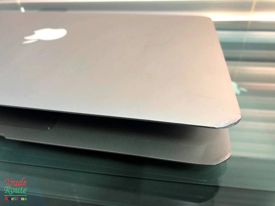 READ ** Apple MacBook Air 13.3-inch | Core i5 1.7GHz | 4GB RAM | 128GB SSD FLASH