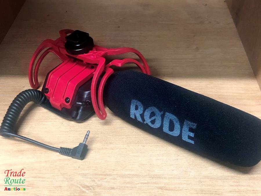 Rode Videomic Shotgun Microphone with Rycote Lyre Mount (Model: VIDEOMICR)