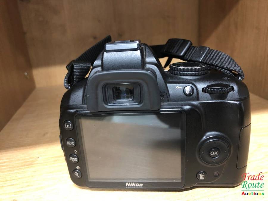 NIKON D3000 DSLR CAMERA CAMERA KIT WITH NIKKOR 18-55 ii LENS