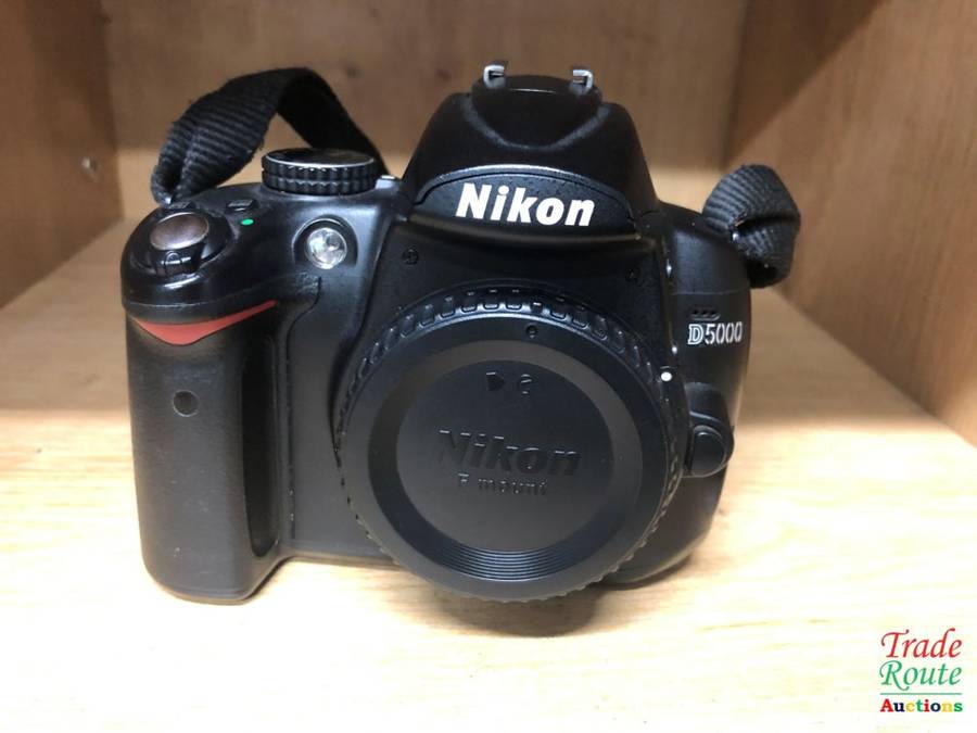NIKON D5000 DIGITAL SLR CAMERA BODY ONLY WITH 2.7-inch Vari-angle LCD