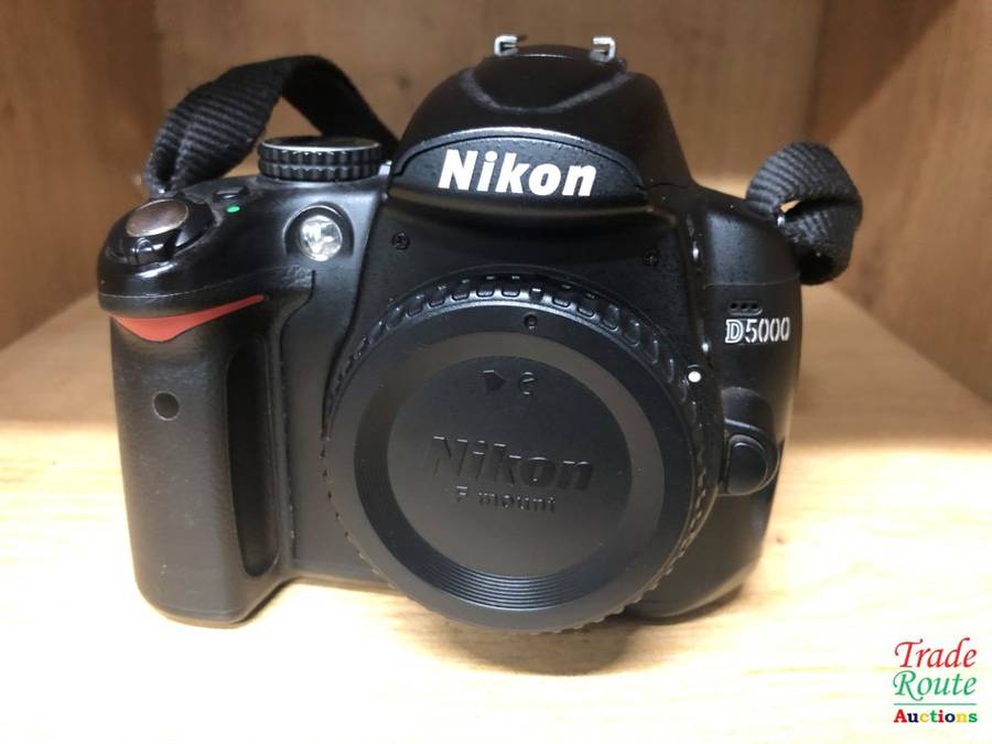 NIKON D5000 DIGITAL SLR CAMERA BODY ONLY WITH 2.7-inch Vari-angle LCD