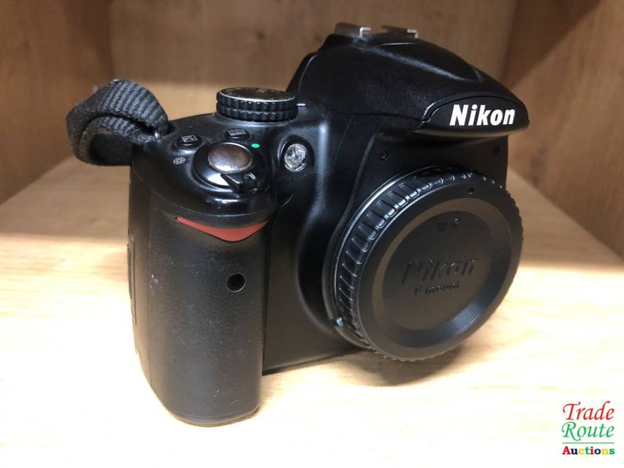 NIKON D5000 DIGITAL SLR CAMERA BODY ONLY WITH 2.7-inch Vari-angle LCD