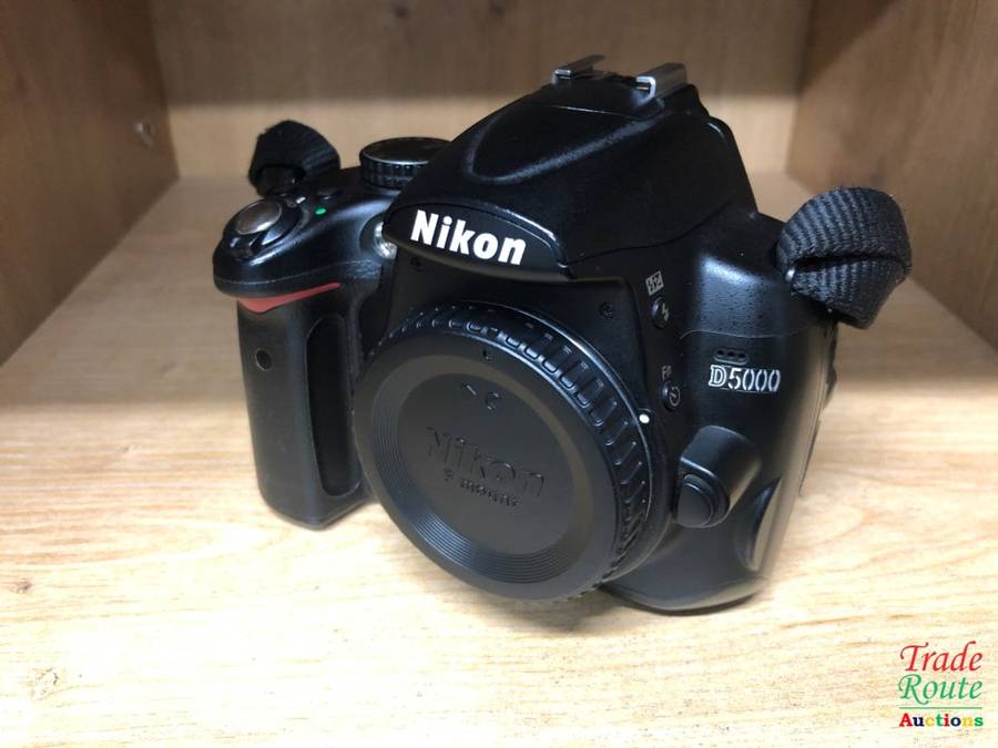 NIKON D5000 DIGITAL SLR CAMERA BODY ONLY WITH 2.7-inch Vari-angle LCD