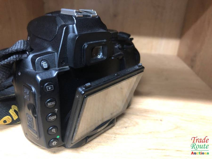 NIKON D5000 DIGITAL SLR CAMERA BODY ONLY WITH 2.7-inch Vari-angle LCD