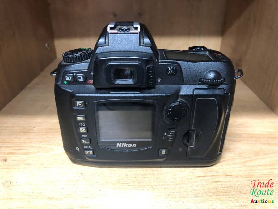 Nikon D70 Digital SLR Camera Kit with 18-55mm Nikkor Professional camera
