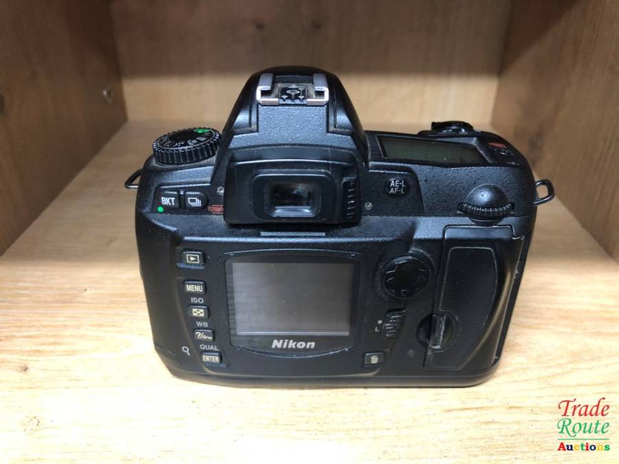 Nikon D70 Digital SLR Camera Kit with 18-55mm Nikkor Professional camera
