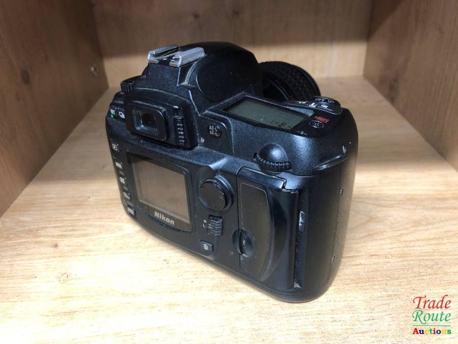 Nikon D70 Digital SLR Camera Kit with 18-55mm Nikkor Professional camera