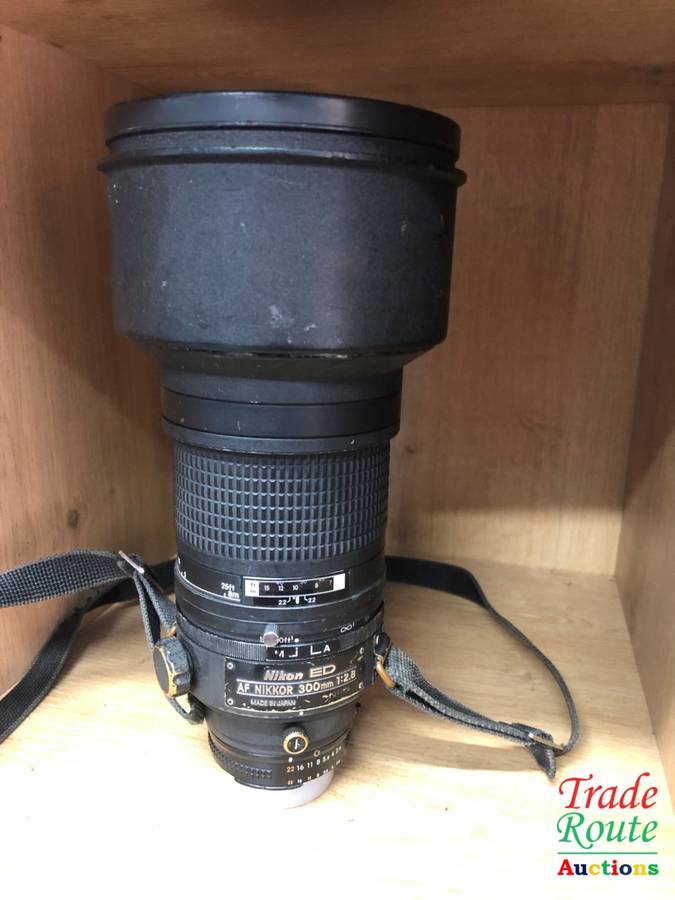 Nikon ED AF NIKKOR 300mm 1:2.8 Lens - HUGE LENS