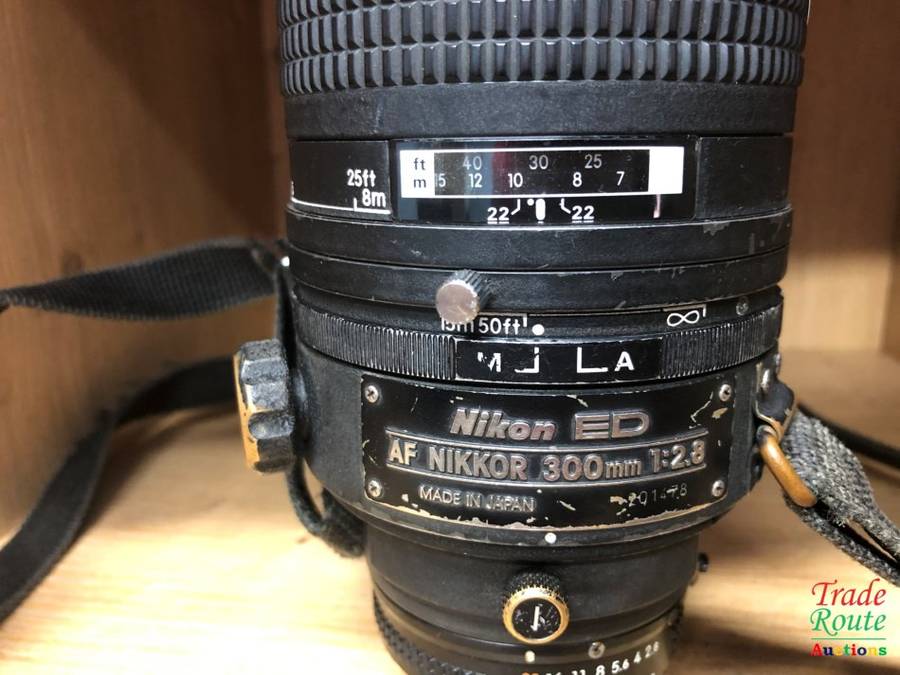Nikon ED AF NIKKOR 300mm 1:2.8 Lens - HUGE LENS